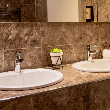 The Enniskillen Hotel | Enniskillen | bronte suite sinks